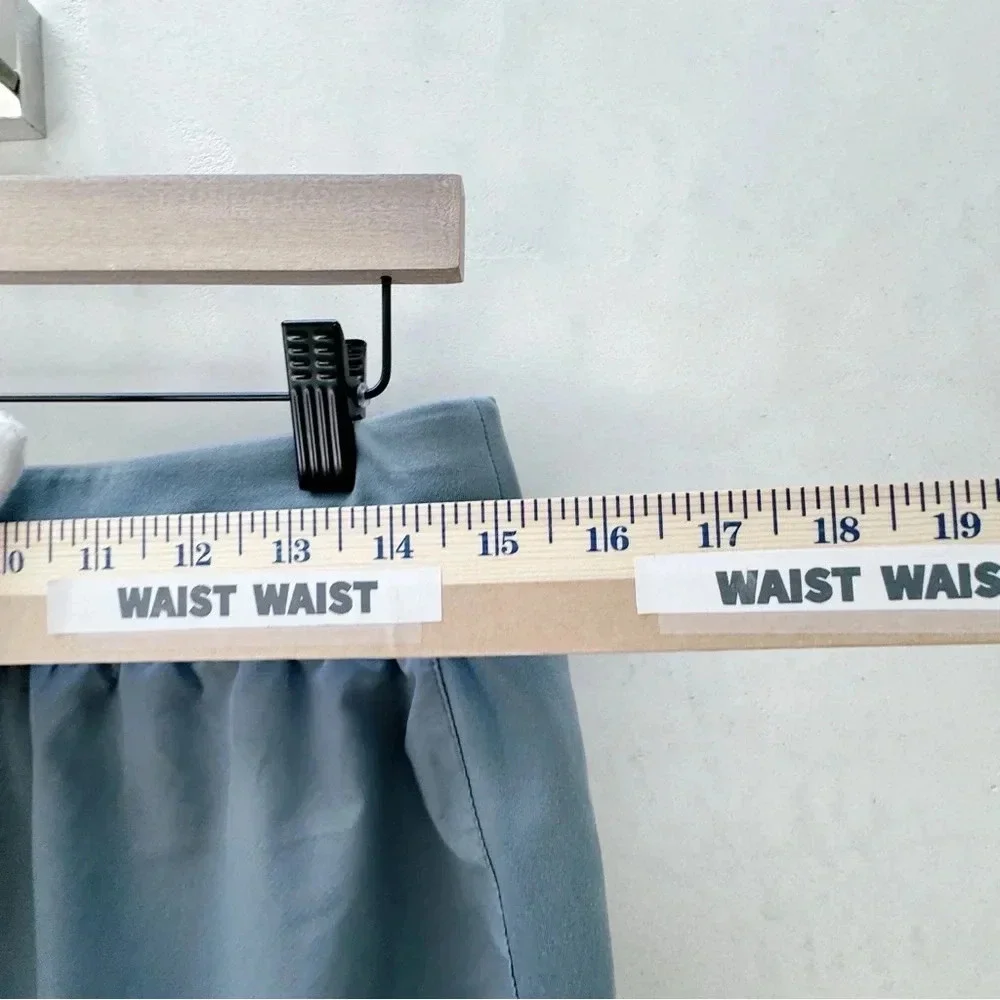 ATHLETA || Sport Short Performance Fabric Back Zippered Pocket - Picture 7 of 10